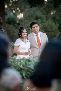 Mariage à la Magnanerie Saint Isidore, Hyères, mariés souriants lors de la cérémonie