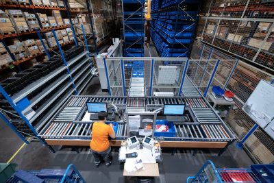 Opérateur sur une chaine de fabrication