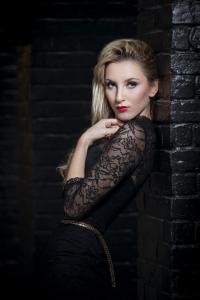 Shooting jeune femme, lumière travaillée