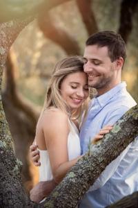 couple dans les oliviers