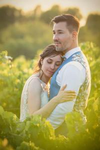 Couple dans les vignes