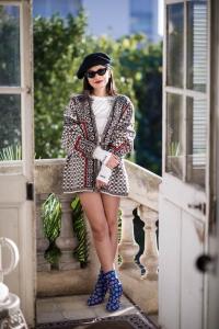 Shooting femme à marseille, béret, gants et lunettes